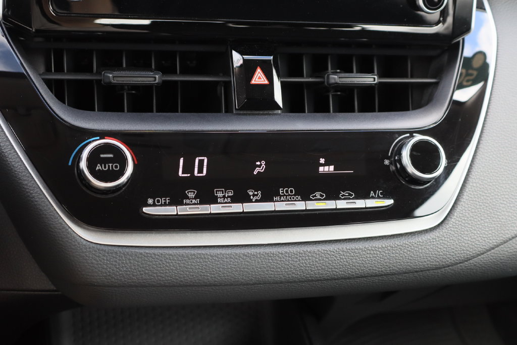 Used 2020 Toyota Corolla LE FWD image 17