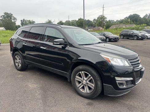Used 2017 Chevrolet Traverse LT image 5