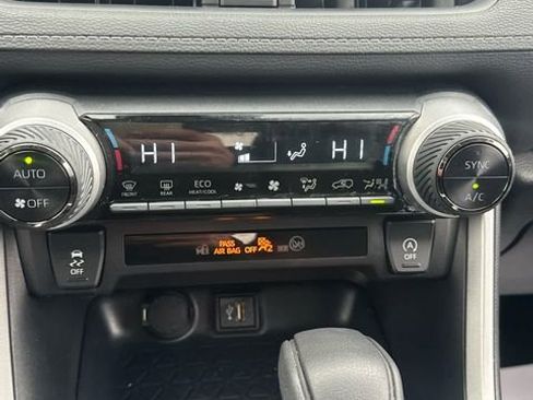 Used 2025 Toyota RAV4 XLE image 31