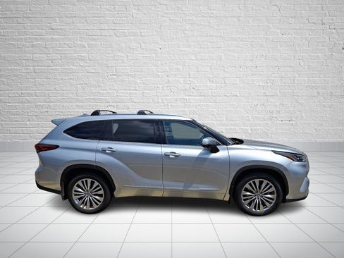 Used 2023 Toyota Highlander Platinum AWD/4WD image 7