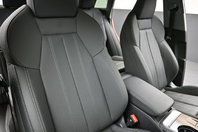 Used 2025 Audi Q5 Premium Plus w/ Premium Plus AWD/4WD image 14