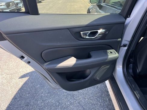 Used 2023 Volvo V60 B5 Cross Country Ultimate w/ Climate Package image 18