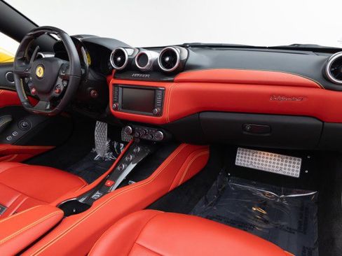 Used 2016 Ferrari California T image 2