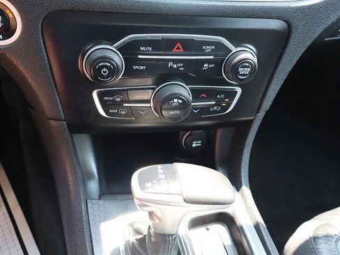 Used 2017 Dodge Charger SXT w/ Plus Group RWD image 17