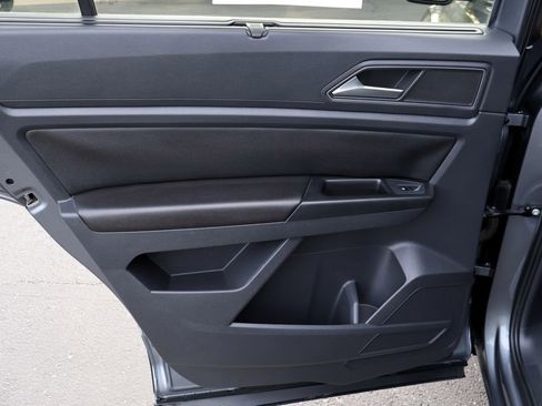 Used 2018 Volkswagen Atlas SE FWD image 24