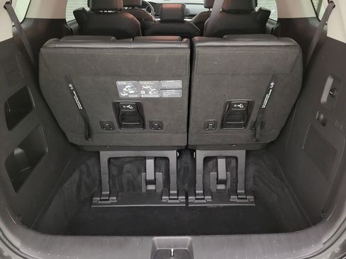 Used 2024 Kia Carnival LX image 27