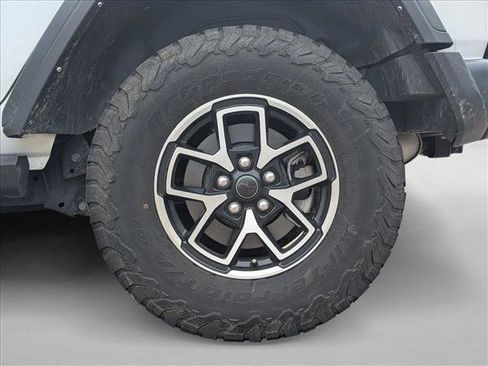 Used 2024 Jeep Wrangler Unlimited Rubicon w/ Technology Group AWD/4WD image 9