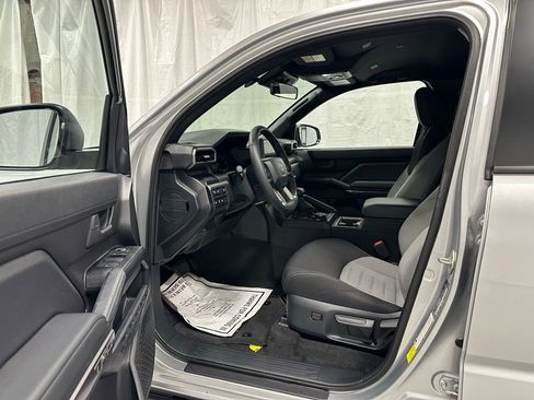 Used 2025 Toyota 4Runner TRD Off-Road image 10