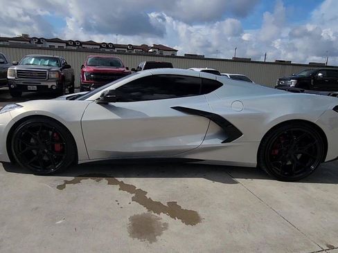 Used 2022 Chevrolet Corvette Stingray Preferred Cpe w/ Z51 Performance Package RWD image 5
