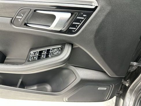 Used 2018 Porsche Macan S image 13