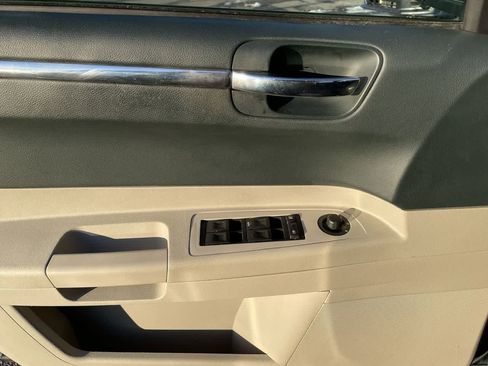 Used 2005 Chrysler 300 Touring image 26