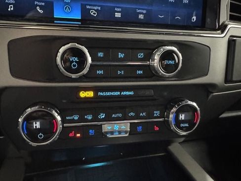 Used 2022 Ford F250 Lariat w/ Black Appearance Package image 39