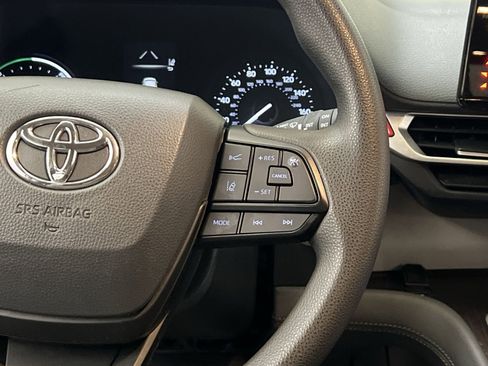 Used 2024 Toyota Sienna LE image 31