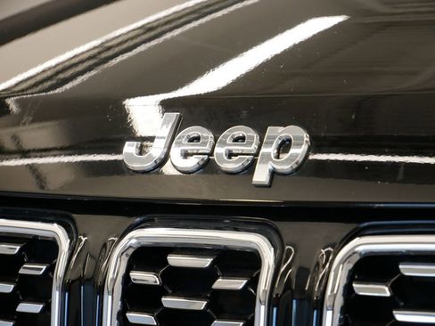 Certified 2024 Jeep Compass Limited image 14