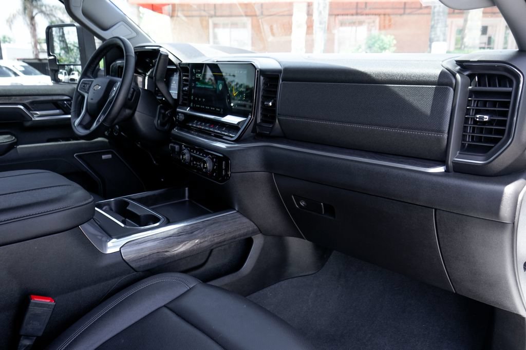 Used 2025 Chevrolet Silverado 2500 LTZ w/ LTZ Premium Package AWD/4WD image 40