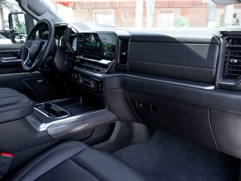 Used 2025 Chevrolet Silverado 2500 LTZ w/ LTZ Premium Package AWD/4WD image 40