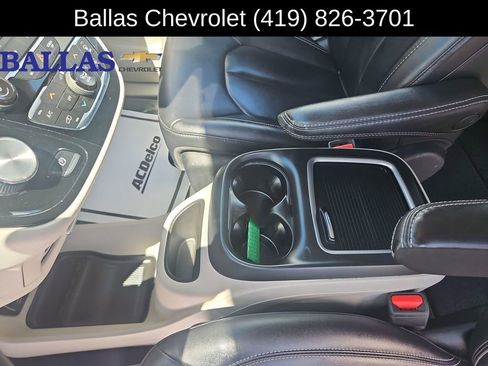 Used 2024 Chrysler Pacifica Touring-L FWD image 25