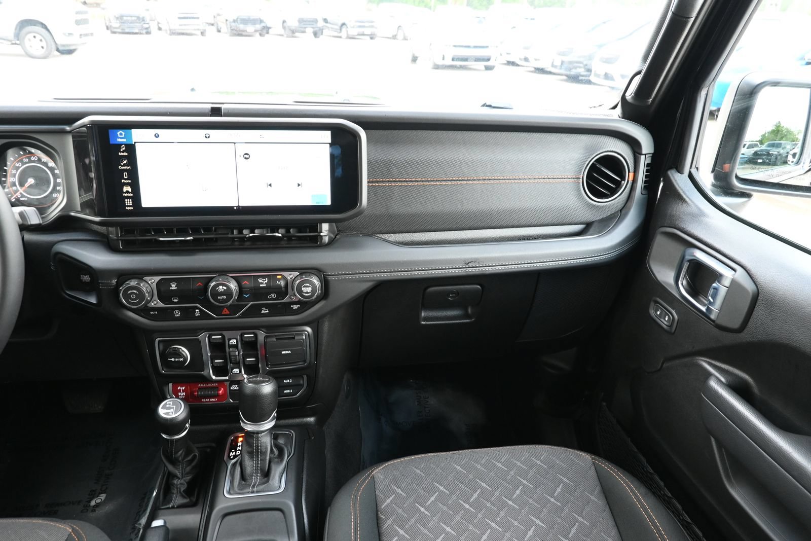 Used 2026 Jeep Gladiator Mojave AWD/4WD image 16