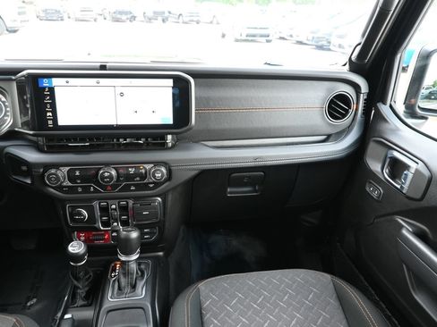 Used 2026 Jeep Gladiator Mojave AWD/4WD image 16