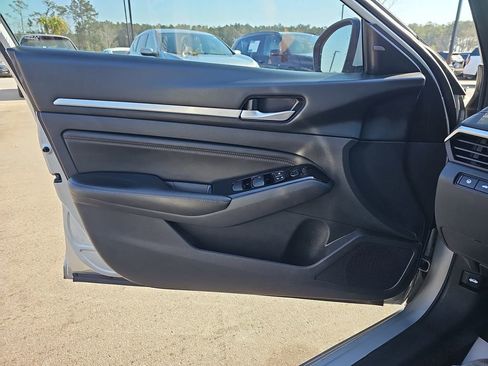 Used 2022 Nissan Altima 2.5 SV w/ SV Premium Package image 30