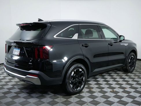 Certified 2025 Kia Sorento S image 8