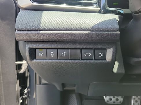 Used 2025 Toyota Camry SE w/ Convenience Package FWD image 21