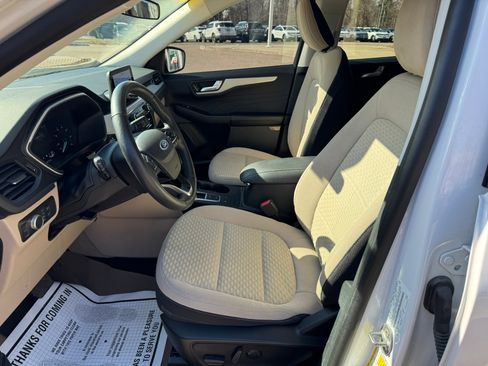 Used 2021 Ford Escape SE w/ SE Sport Appearance Package image 9