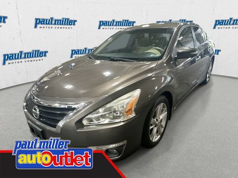 Used 2015 Nissan Altima 2.5 SV w/ Convenience Package FWD image 1