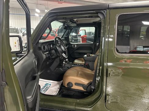 Used 2023 Jeep Wrangler Unlimited Sahara w/ Dual Top Group AWD/4WD image 10