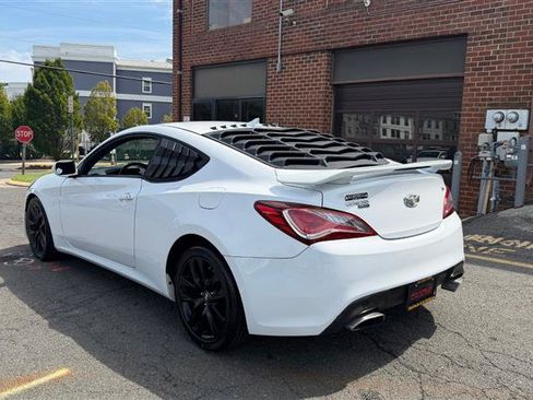 Used 2015 Hyundai Genesis 3.8 RWD image 9