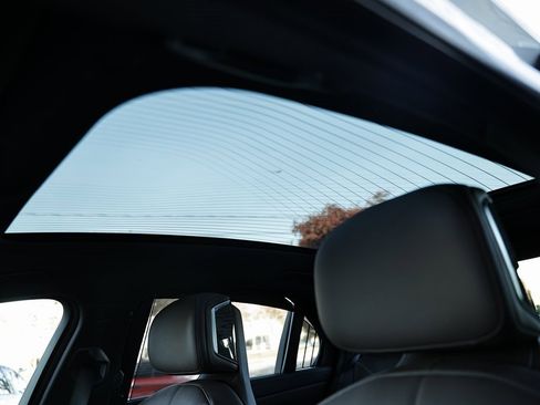 Used 2025 BMW i7 eDrive50 w/ Premium Package image 21