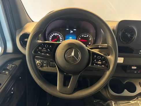 Used 2021 Mercedes-Benz Sprinter 2500 image 13