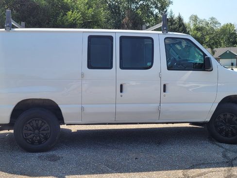 Used 2010 Ford E-250 and Econoline 250 image 6
