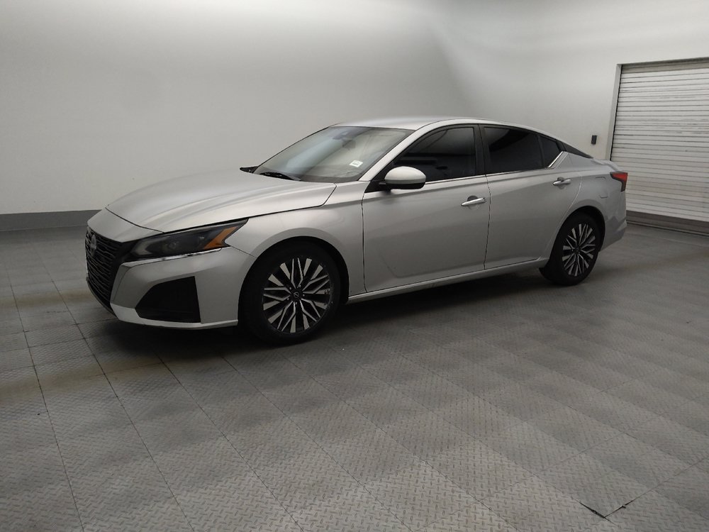Used 2023 Nissan Altima 2.5 SV FWD image 2