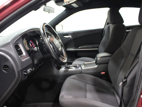Used 2019 Dodge Charger SXT image 3