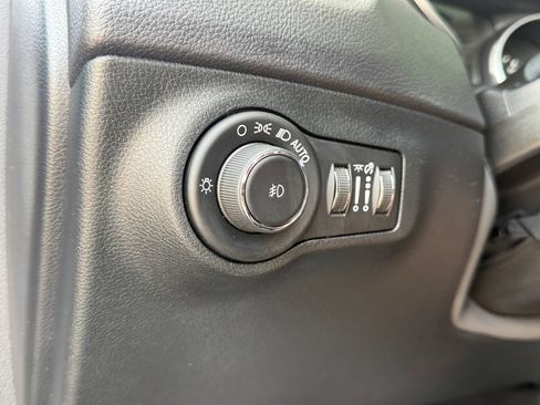 Used 2018 Jeep Compass Latitude w/ Popular Equipment Group AWD/4WD image 17