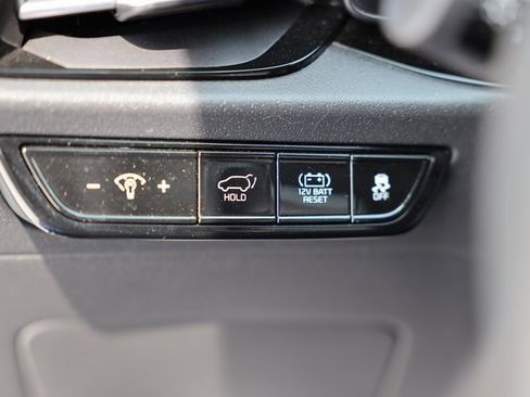 Used 2023 Kia Niro SX Touring image 17