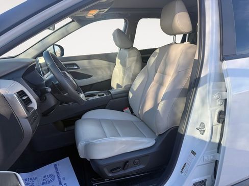 Certified 2024 Nissan Rogue SV w/ SV Premium Package image 9