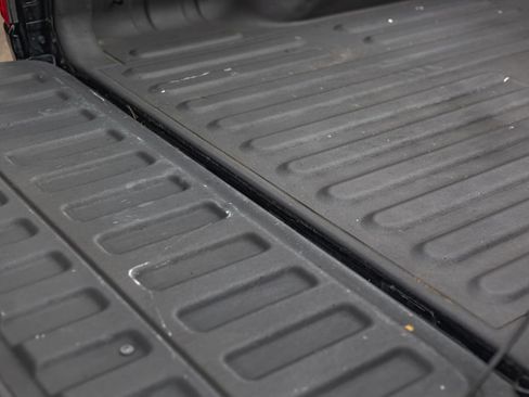 Used 2019 RAM 1500 Laramie AWD/4WD image 12