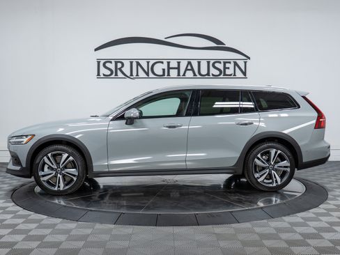 New 2026 Volvo V60 B5 Cross Country Plus w/ Climate Package image 8