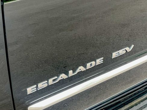 Used 2010 Cadillac Escalade ESV Luxury AWD/4WD image 17