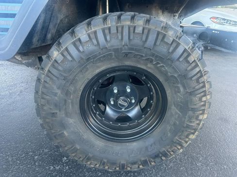 Used 1988 Jeep Wrangler 4WD image 3