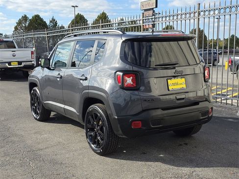 Used 2023 Jeep Renegade Altitude image 6