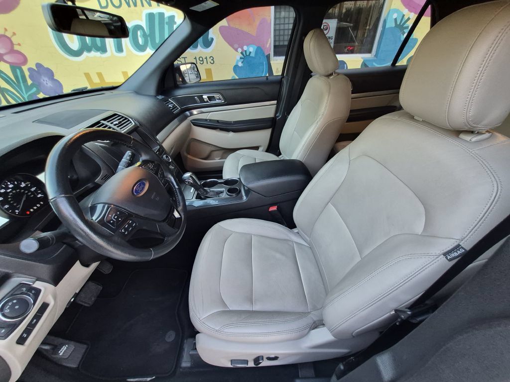 Used 2018 Ford Explorer XLT w/ Equipment Group 202A FWD image 14