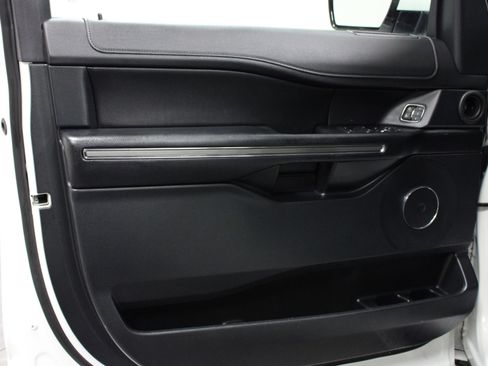 Used 2021 Ford Expedition Max XLT image 11