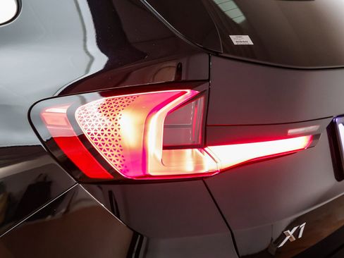 Certified 2023 BMW X1 xDrive28i image 12