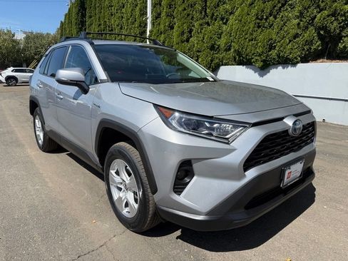 Used 2021 Toyota RAV4 XLE w/ Convenience Package AWD/4WD image 2