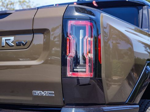 Used 2025 GMC Hummer EV 2X AWD/4WD image 7