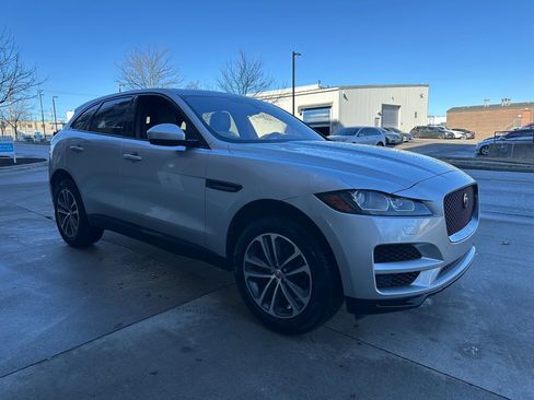 Used 2019 Jaguar F-PACE Premium image 1
