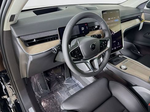 New 2025 Volvo EX90 Ultra w/ Protection Package Premier image 9